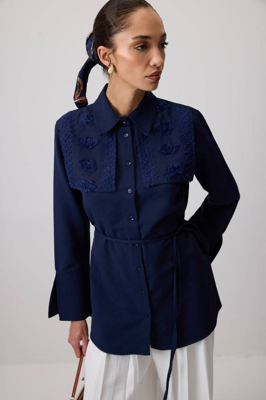 Touché Privé - Linen Button-Down Shirt with Floral Lace Detail: Lacivert / S
