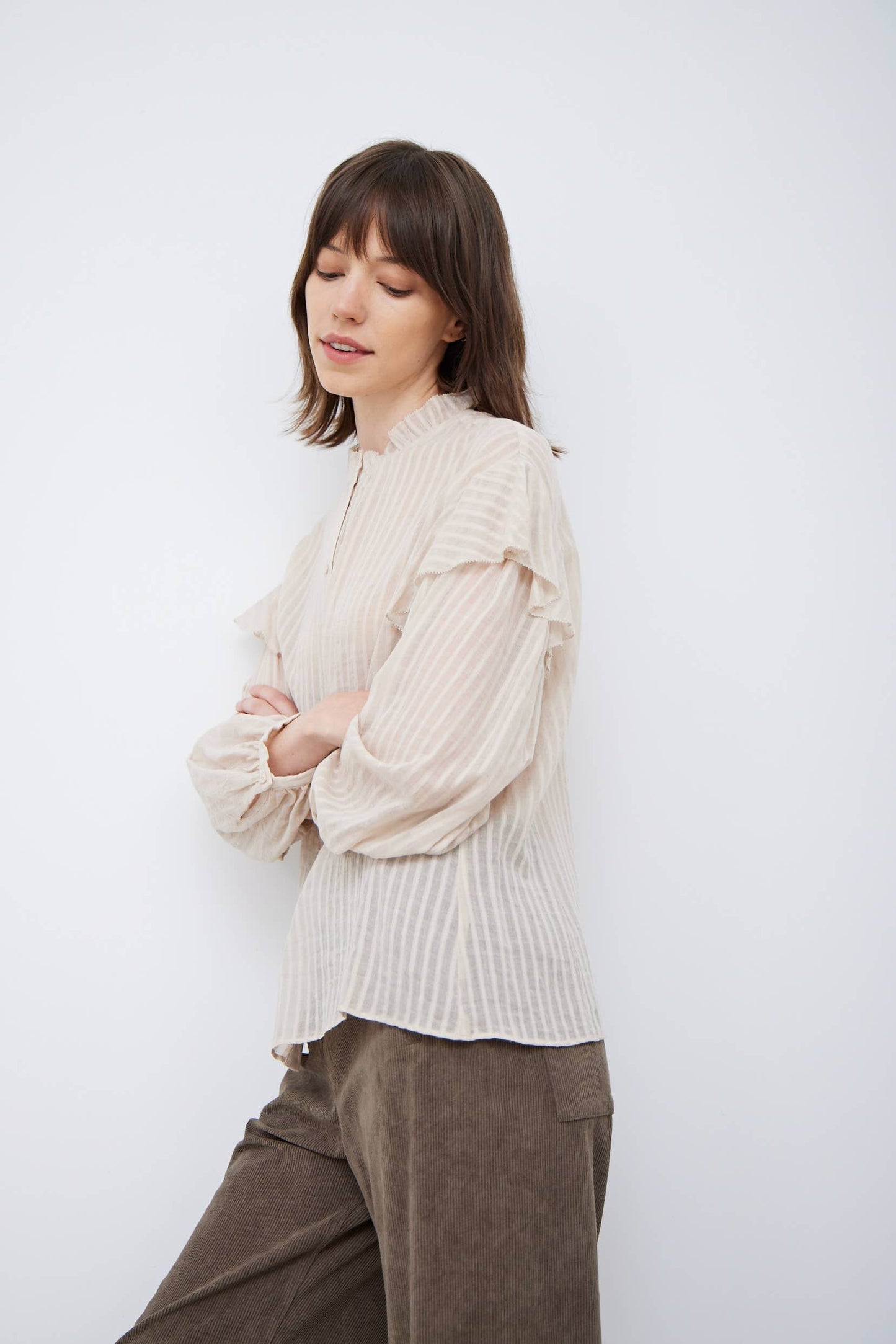 Grade & Gather - 41159 - COTTON TEXTURE RUFFLED BLOUSE: ECRU / SMALL