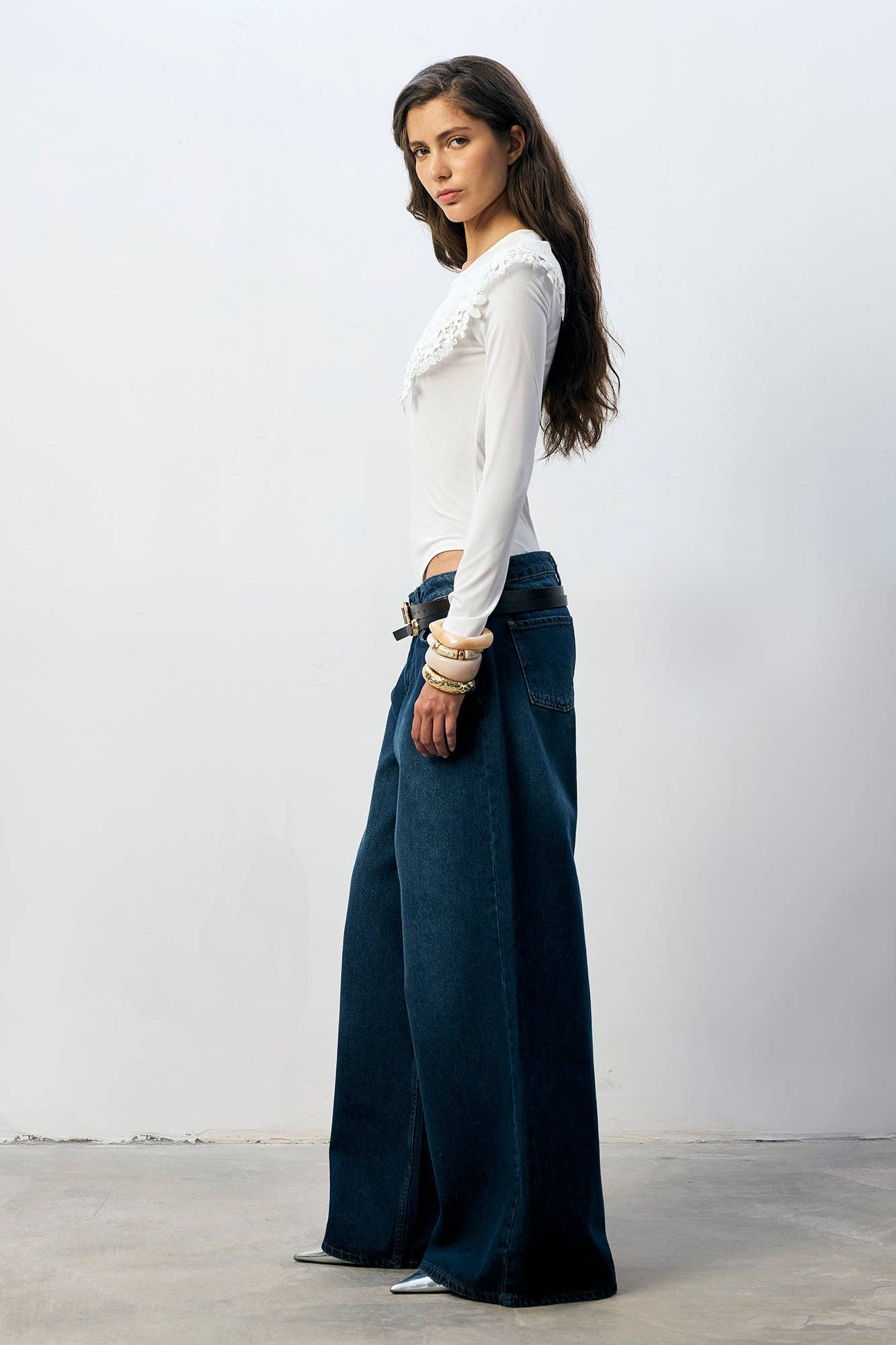 Touché Privé - White Broderie Collar Long Sleeve Bodysuit: Ecru / M