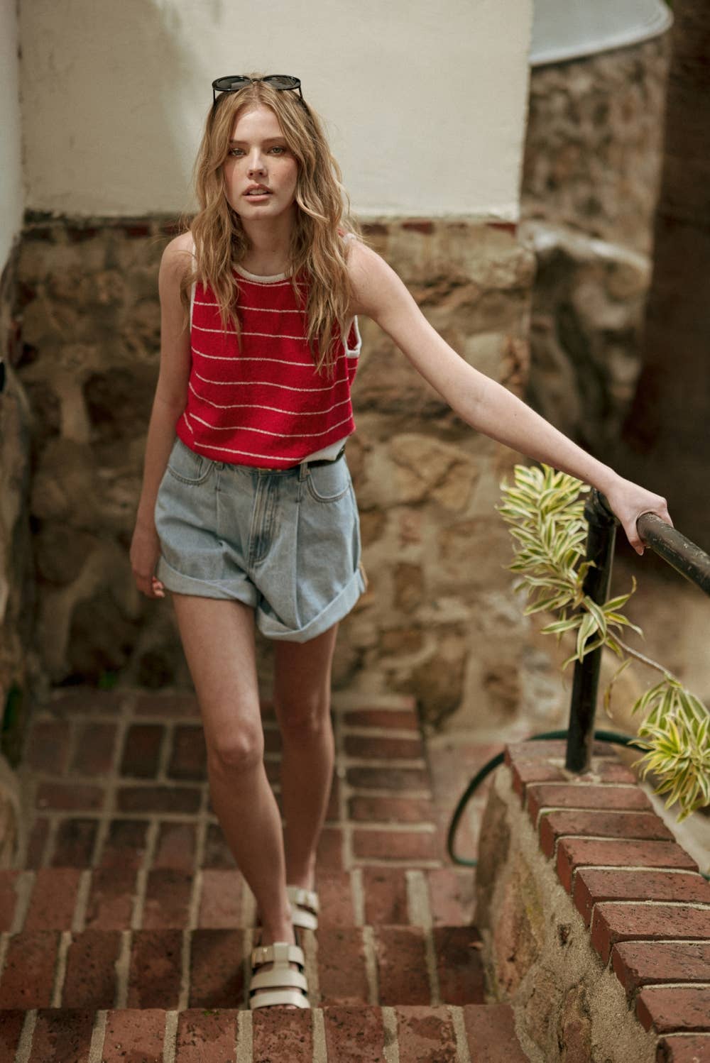 MIOU MUSE - P6153 PLEAT WITH CUFFED DENIM SHORTS: DENIM / L