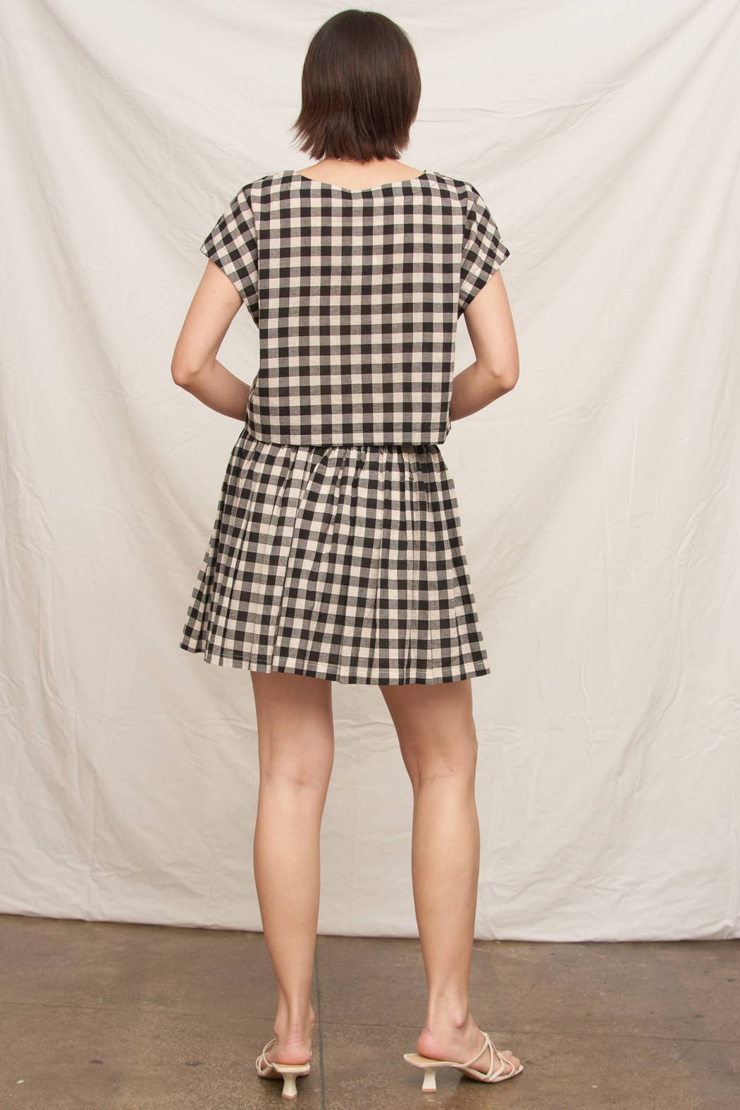 En Crème - Short Sleeve Gingham Boxy Top: Black Ivory / S