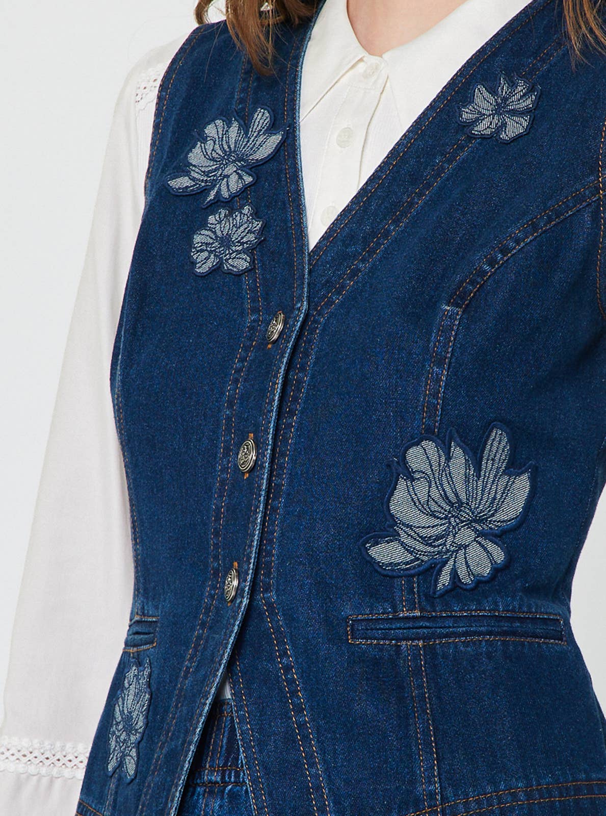 Current Air - Floral Embroidery Patch Denim Vest: Denim / M