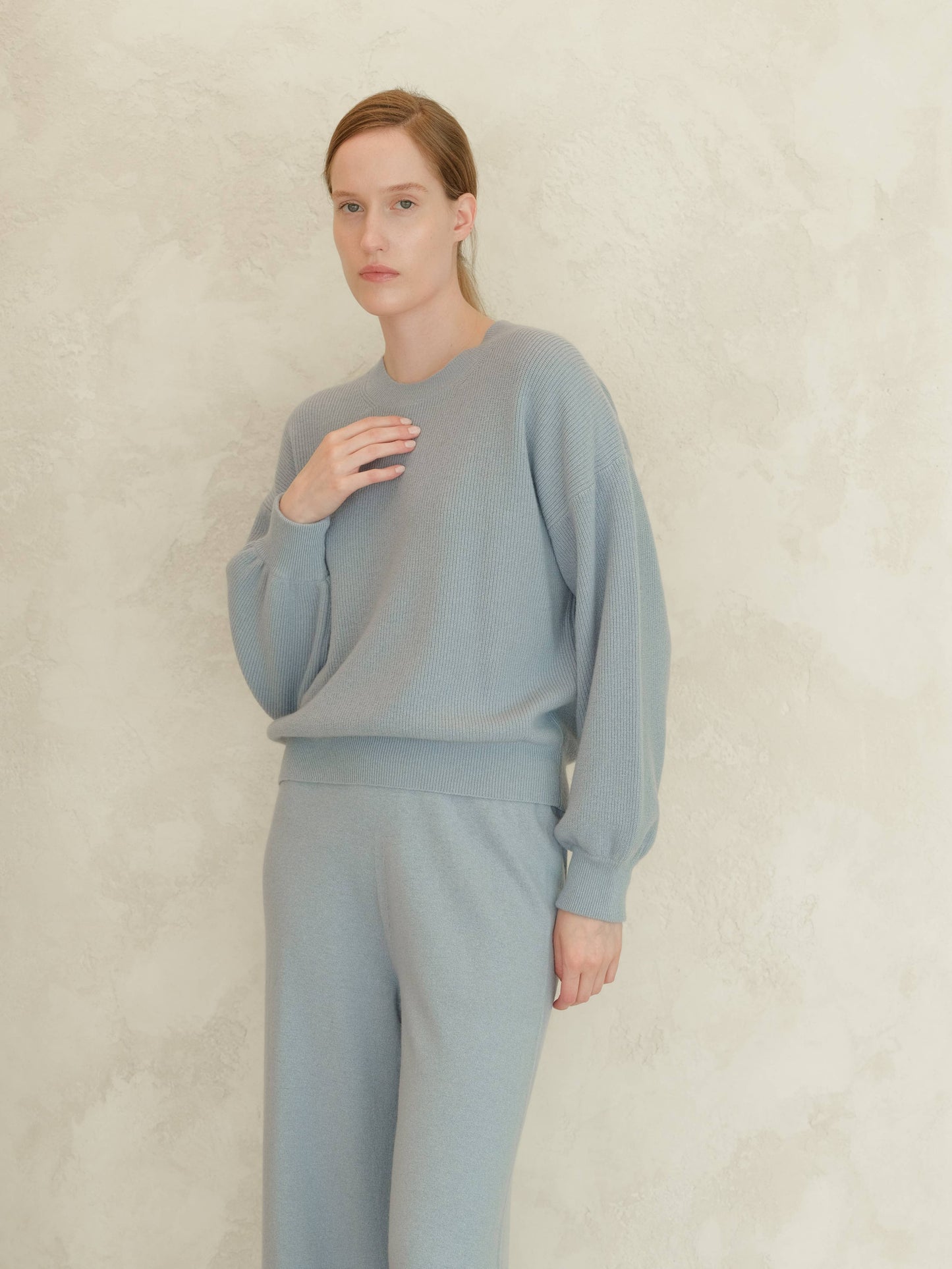 Lèmme - Ribbed crewneck sweater in cashmere blend with balloon sleeves: Ceruleo / S