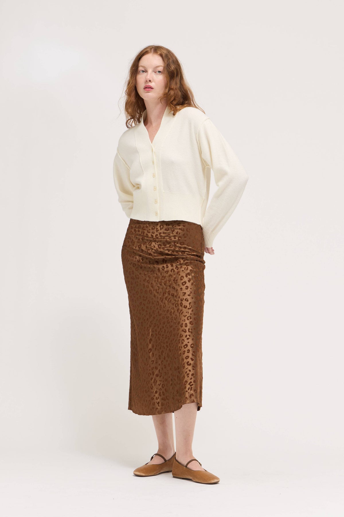 Grade & Gather - 80562 - V-NECK CARDIGAN: AUBERGINE / Contemporary / SM