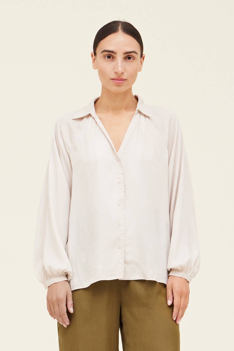Grade & Gather - 41458PP - COLLARED SATIN BLOUSE: MILK / SMALL