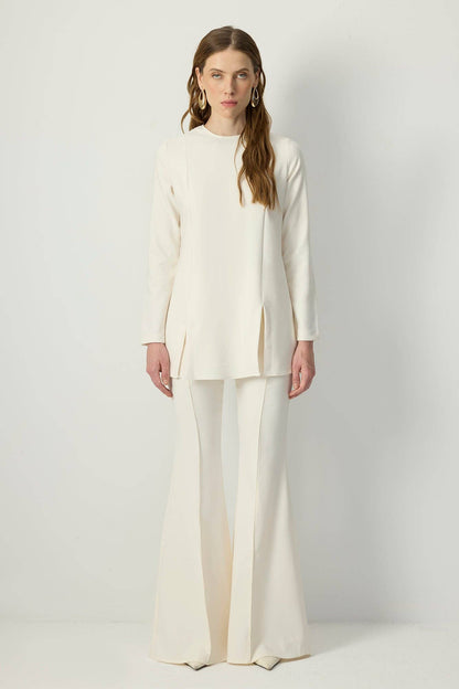 Touché Privé - Slit Hem Crepe Tunic Top: Cream / S