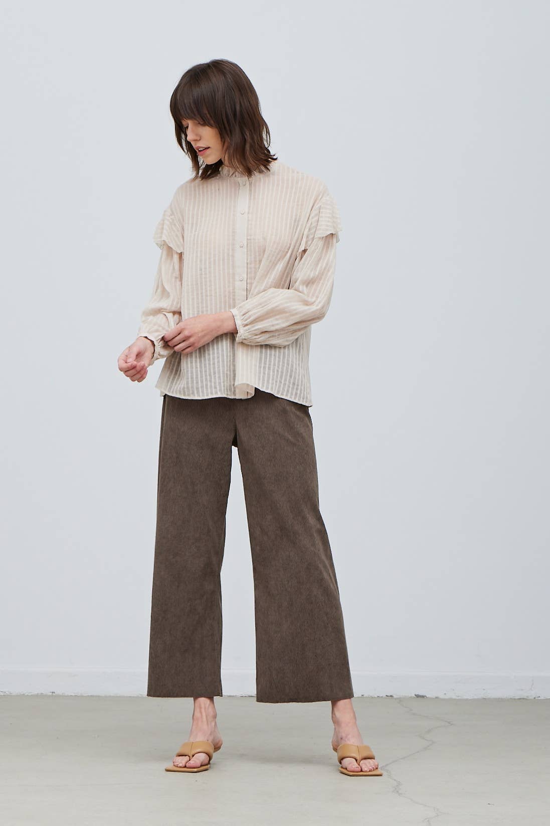 Grade & Gather - 41159 - COTTON TEXTURE RUFFLED BLOUSE: SPRUCE / LARGE
