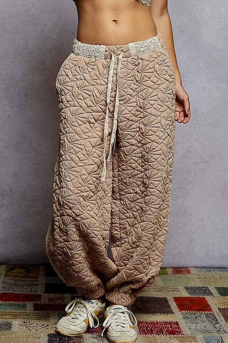 Pol Clothing - Vintage washing solid trim quilted knit jogger pants: CHARCOAL / M