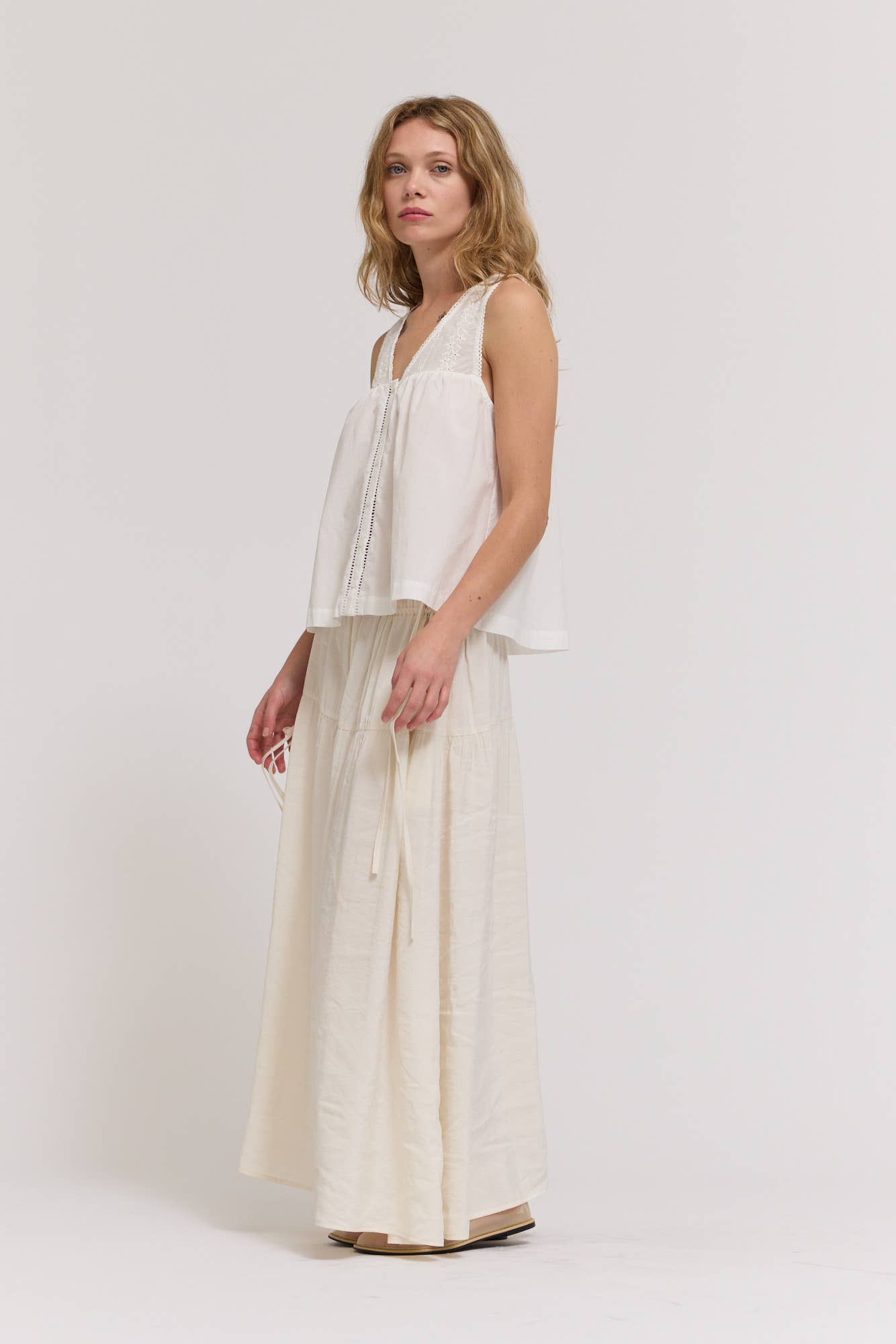 Grade & Gather - 42218 - V-NECK EYELET TANK: ATLANTIC / Contemporary / LARGE