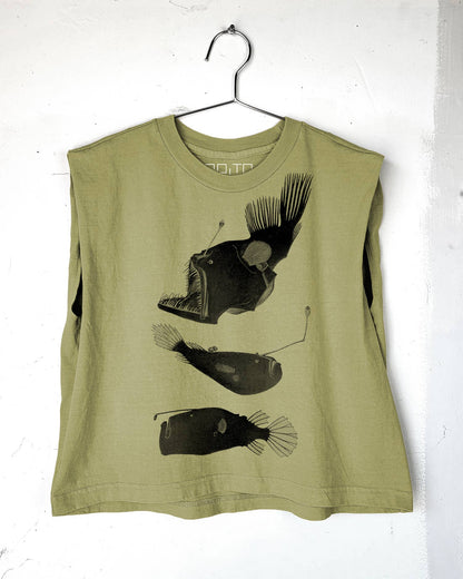 Go To Devil - Deep Fish Joan Heavyweight Muscle Tee: Off White / Md