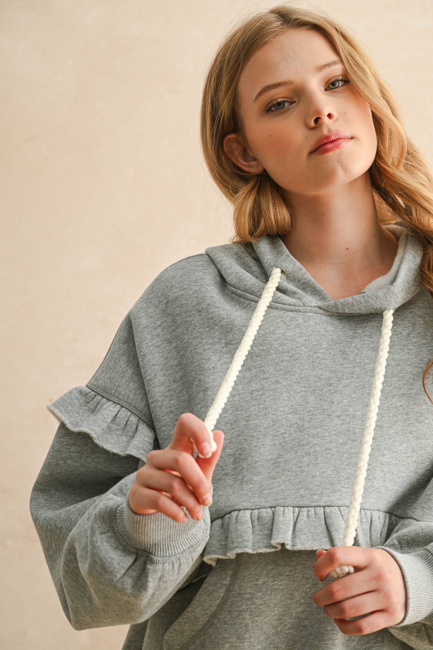 MIOU MUSE - T5474   RUFFLE DETAIL SWEAT SHIRTS: HEATHER GREY / M