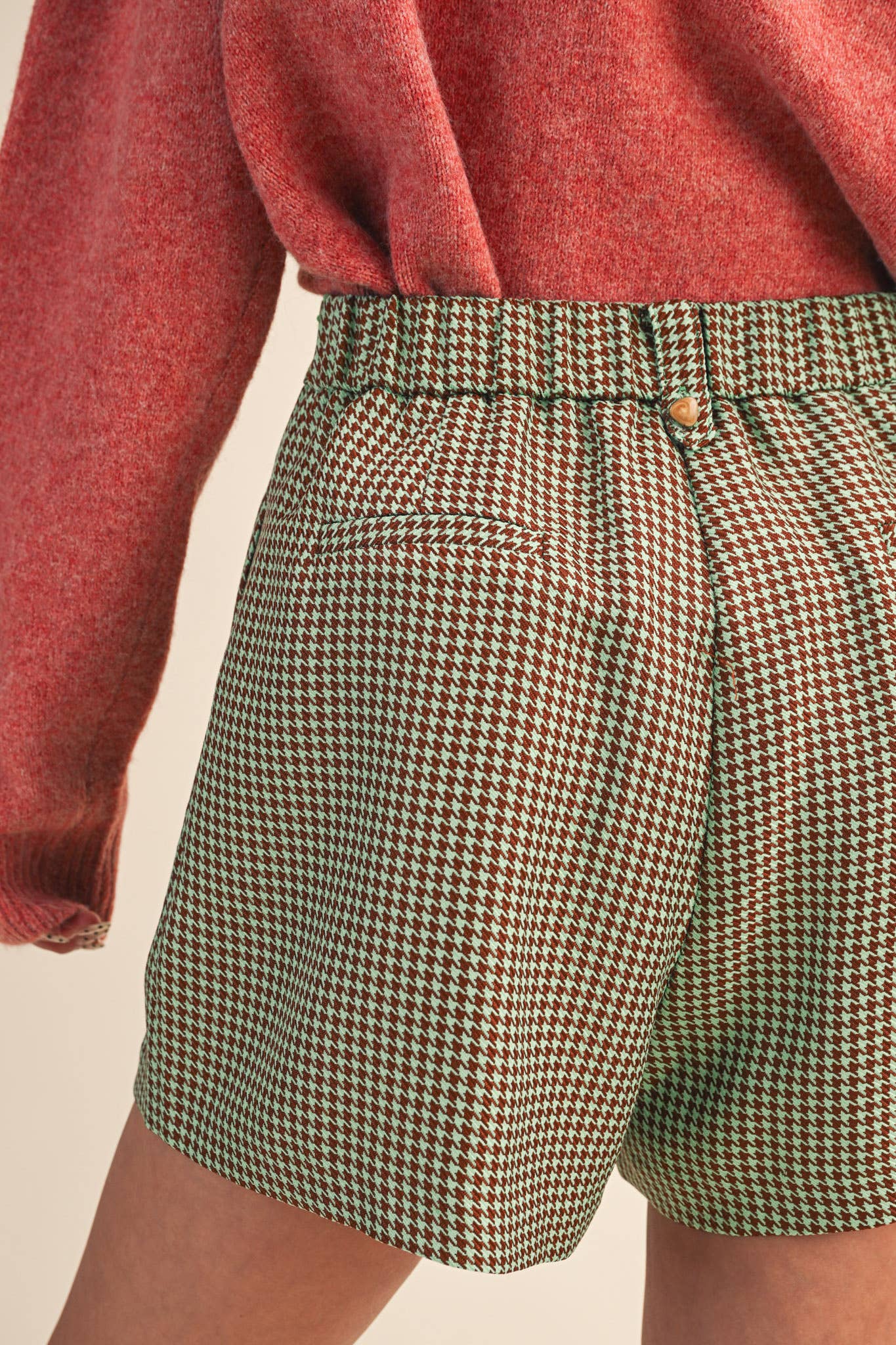 &MERCI - HOUNDSTOOTH PLEATED SHORTS MP4333: Hunter Green Houndst / M