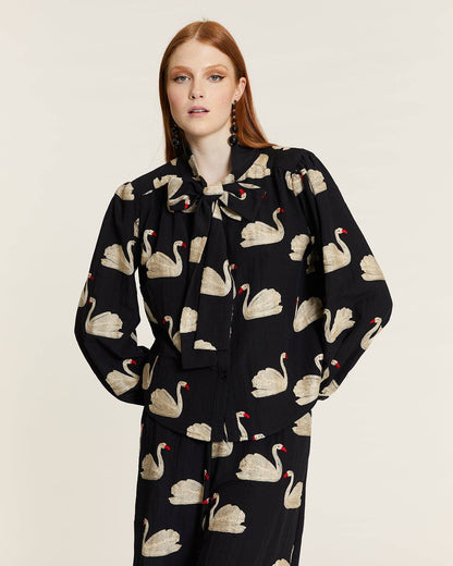 Pepaloves - CAMISA CON LAZADA Y BORDADO CISNES: M
