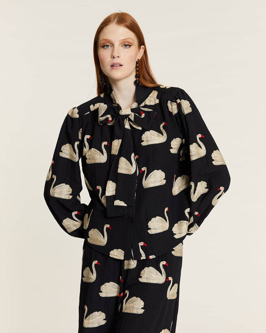 Pepaloves - CAMISA CON LAZADA Y BORDADO CISNES: M