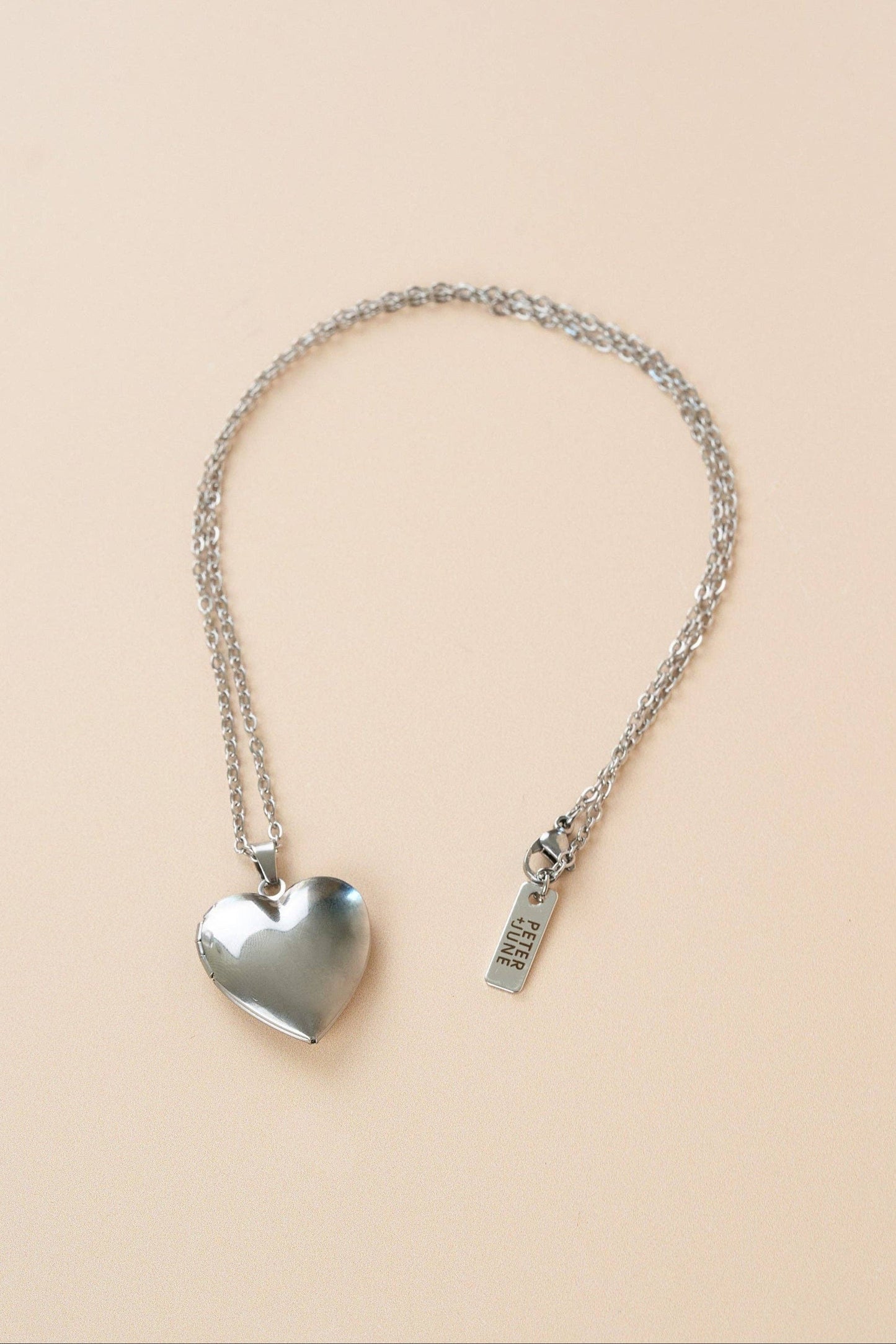 Peter and June - Locket Up Necklace: 18k gold plated