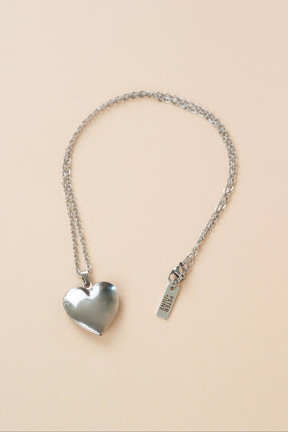 Peter and June - Locket Up Necklace: 18k gold plated