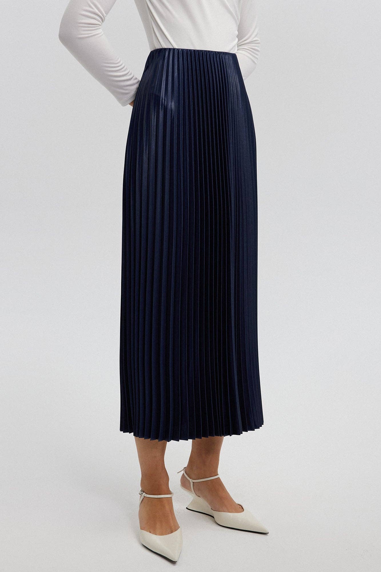 Touché Privé - PLEATED SKIRT - MAXI LENGTH, HIGH WAIST: Navy Blue / Standart