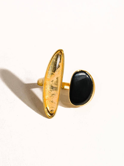 Flânerie by MAIQ - Christophe 18K Gold Vintage Black Agate Stone Ring: Black