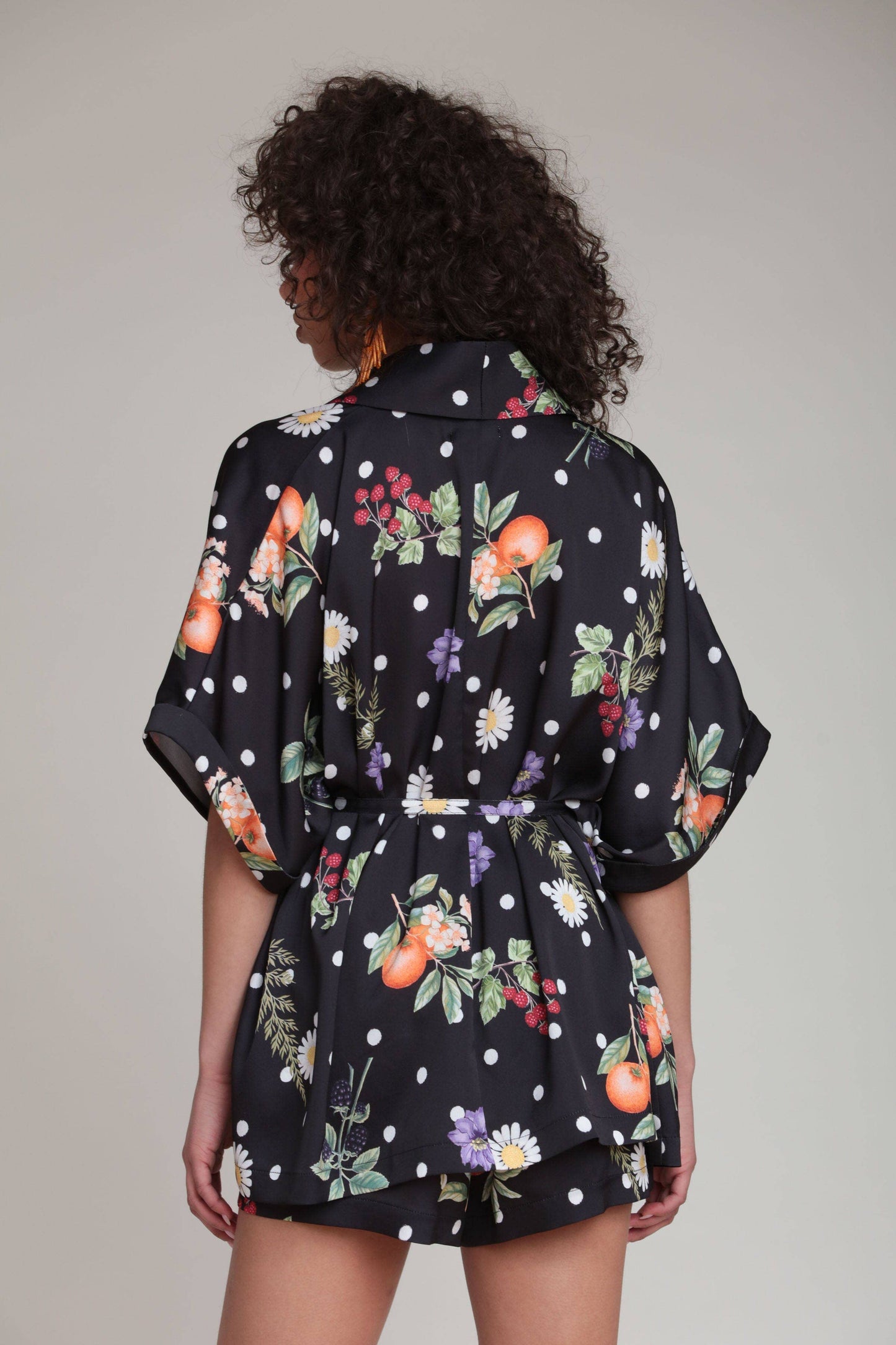 Avec Les Filles - Floral Polka Dot Satin Kimono Top: Black Scattered Botanical / L