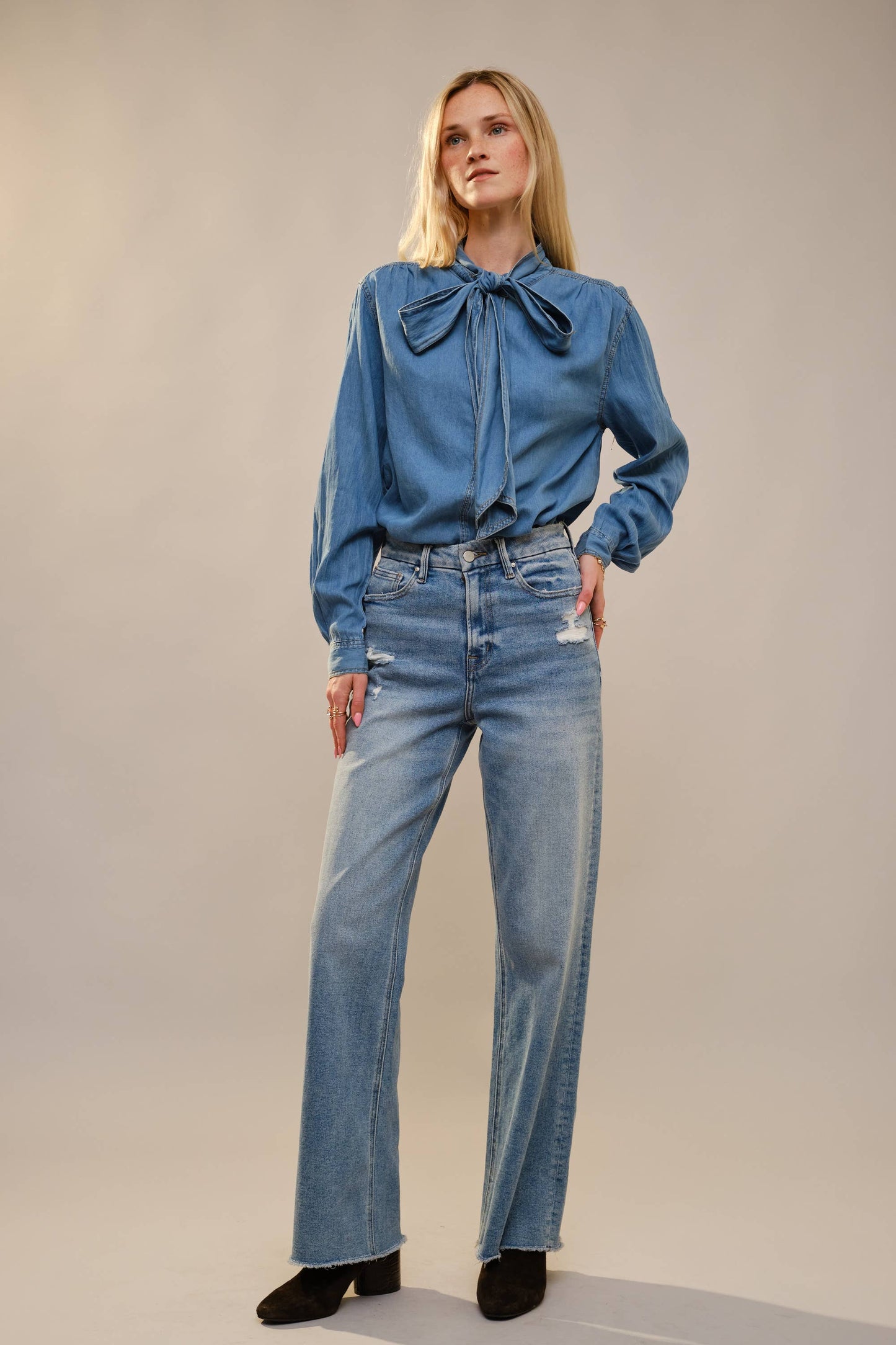 Blue B - 23612T - Tie Neck Hidden Button Chambray Blouse: MEDIUM WASH / M