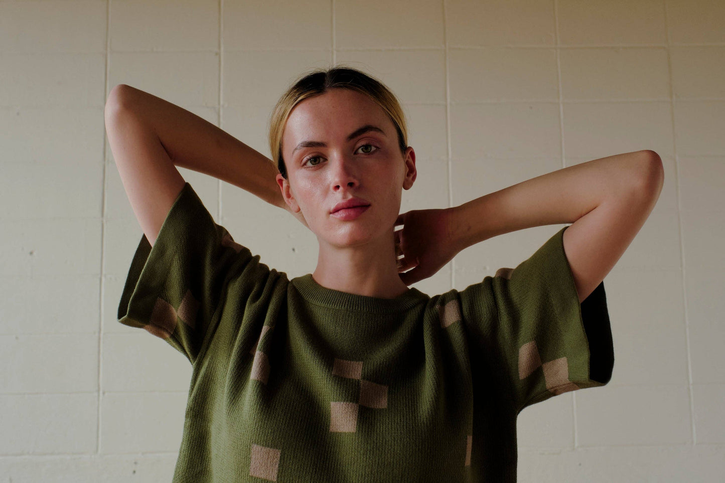 The Endery - Albers Short Sleeve Sweater Tee - Olivine: XS/S