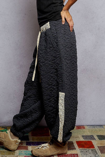 Pol Clothing - Vintage washing solid trim quilted knit jogger pants: CHARCOAL / S