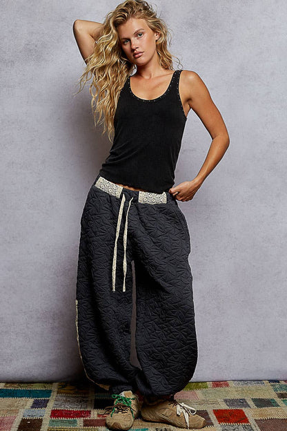 Pol Clothing - Vintage washing solid trim quilted knit jogger pants: CHARCOAL / L