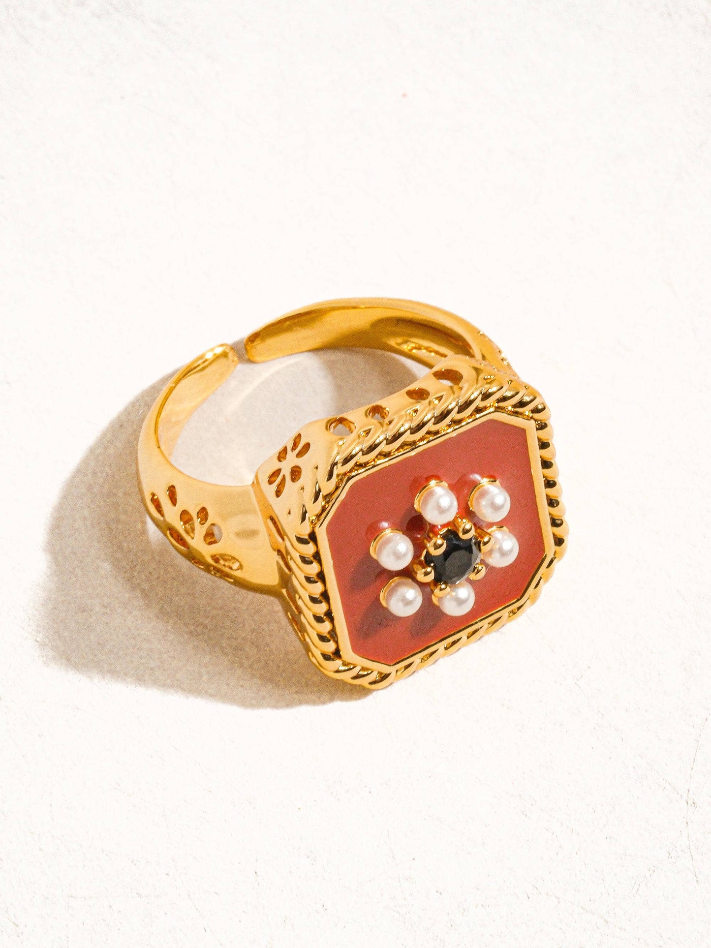 Flânerie by MAIQ - Rouge 18K Gold Red Enamel Vintage Adjustable Ring: Red