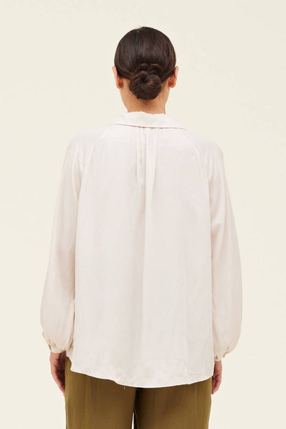Grade & Gather - 41458PP - COLLARED SATIN BLOUSE: MILK / SMALL