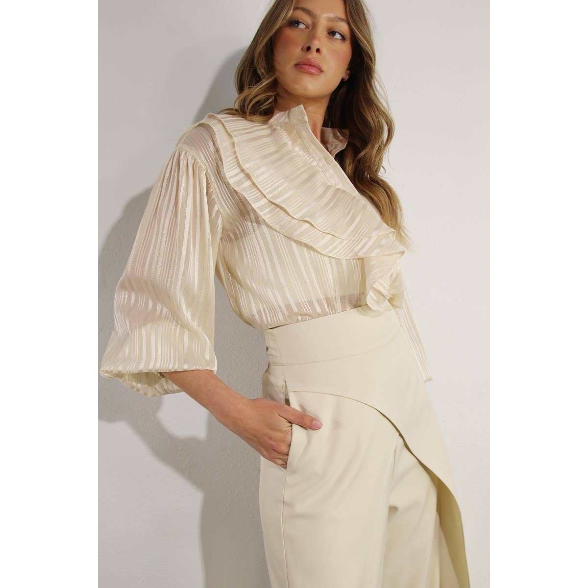 Mulla - Ruffle Blouse - Regular Fit: VANILLA / M