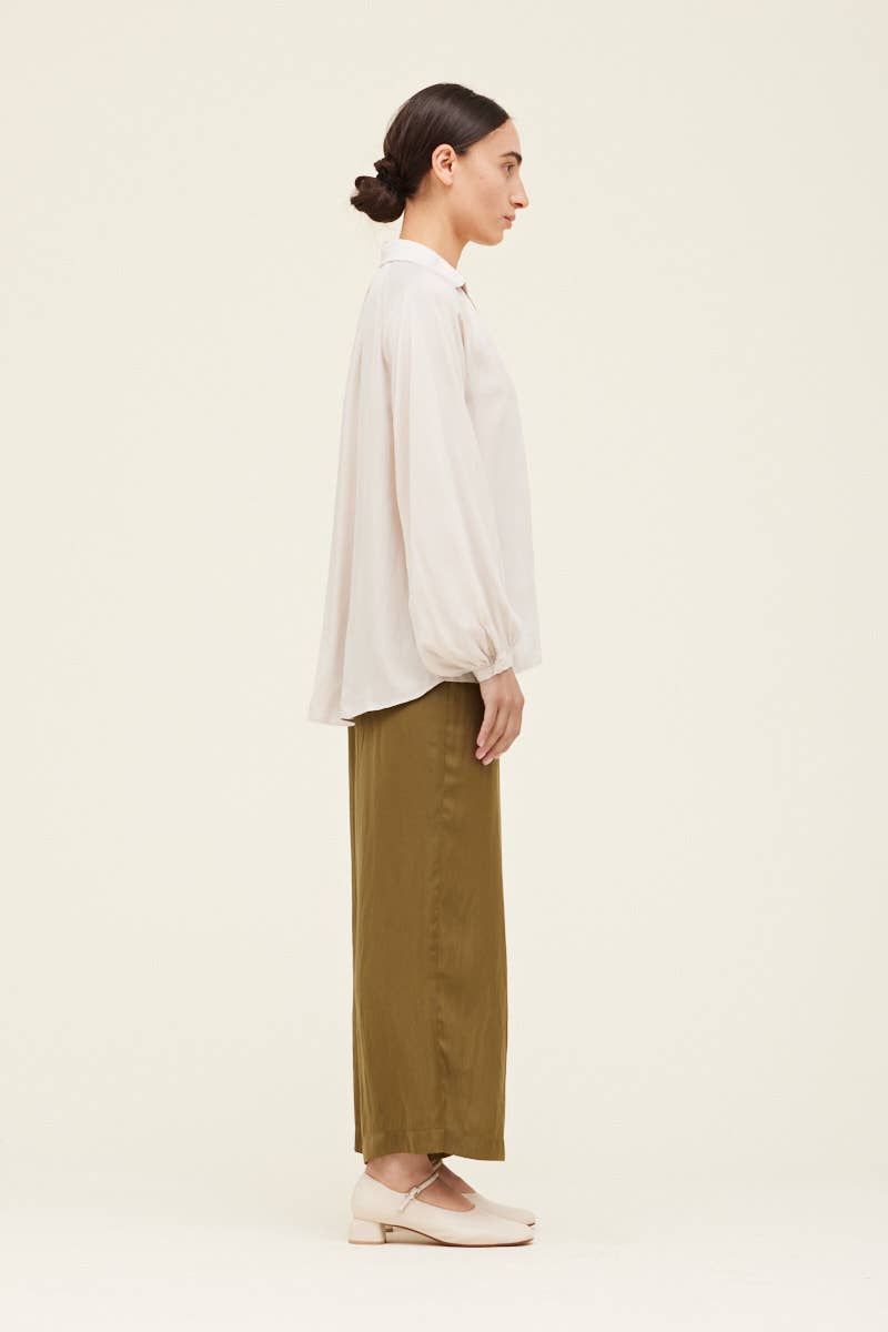 Grade & Gather - 41458PP - COLLARED SATIN BLOUSE: MILK / MEDIUM