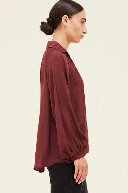 Grade & Gather - 41458PP - COLLARED SATIN BLOUSE: MILK / SMALL