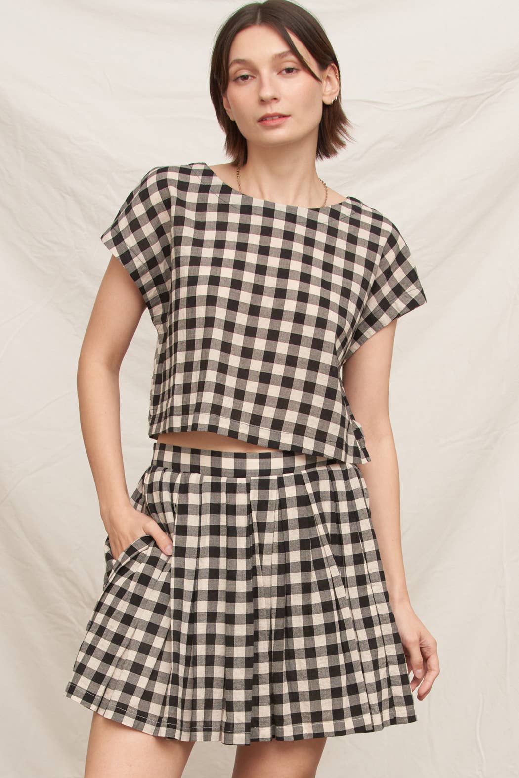 En Crème - Short Sleeve Gingham Boxy Top: Black Ivory / S
