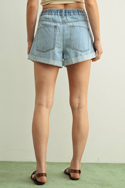 MIOU MUSE - P6153   PLEAT WITH CUFFED DENIM SHORTS: DENIM / L