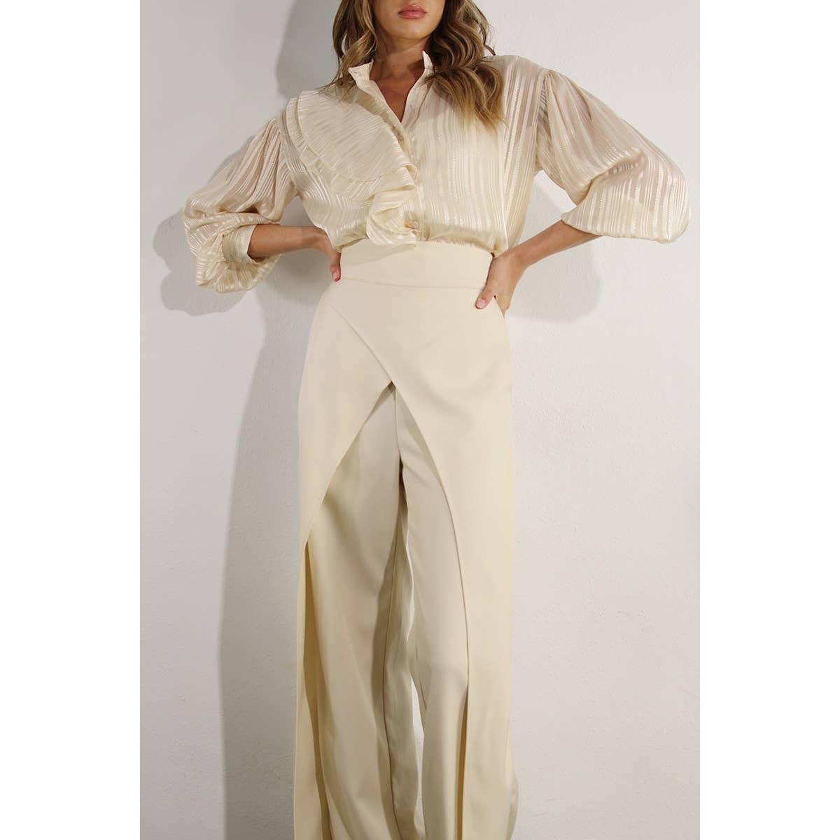 Mulla - Ruffle Blouse - Regular Fit: VANILLA / M