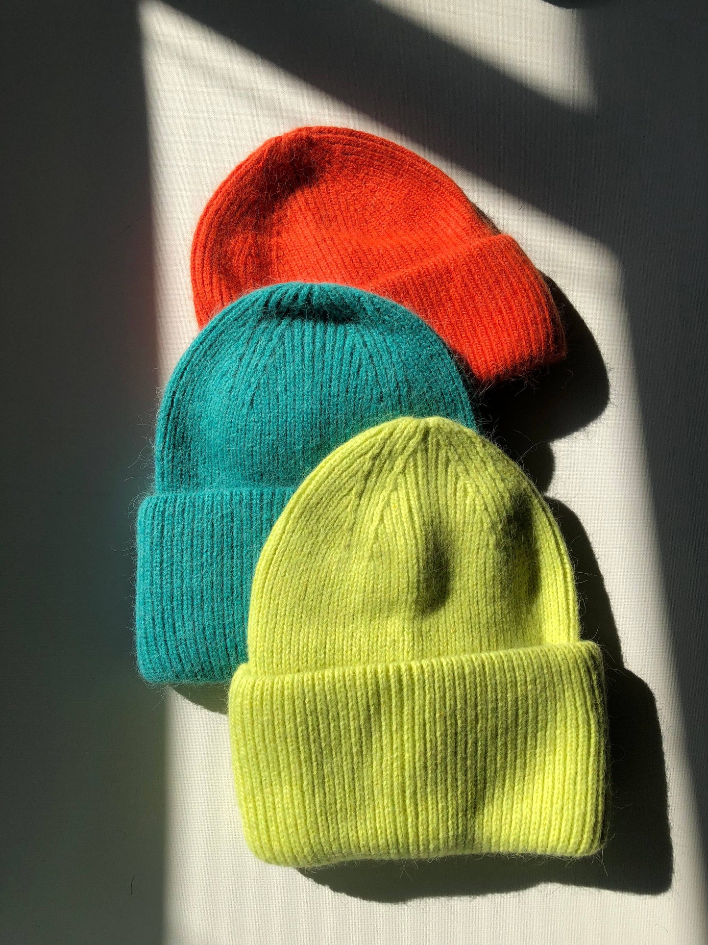 Billy Bamboo - ROYAL ANGORA WOOL BEANIE - crystal brights: Blue sapphire
