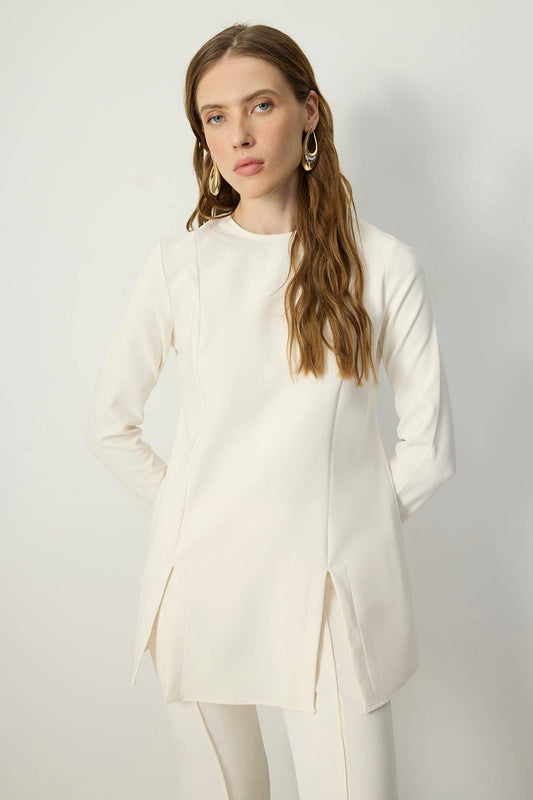 Touché Privé - Slit Hem Crepe Tunic Top: Cream / S