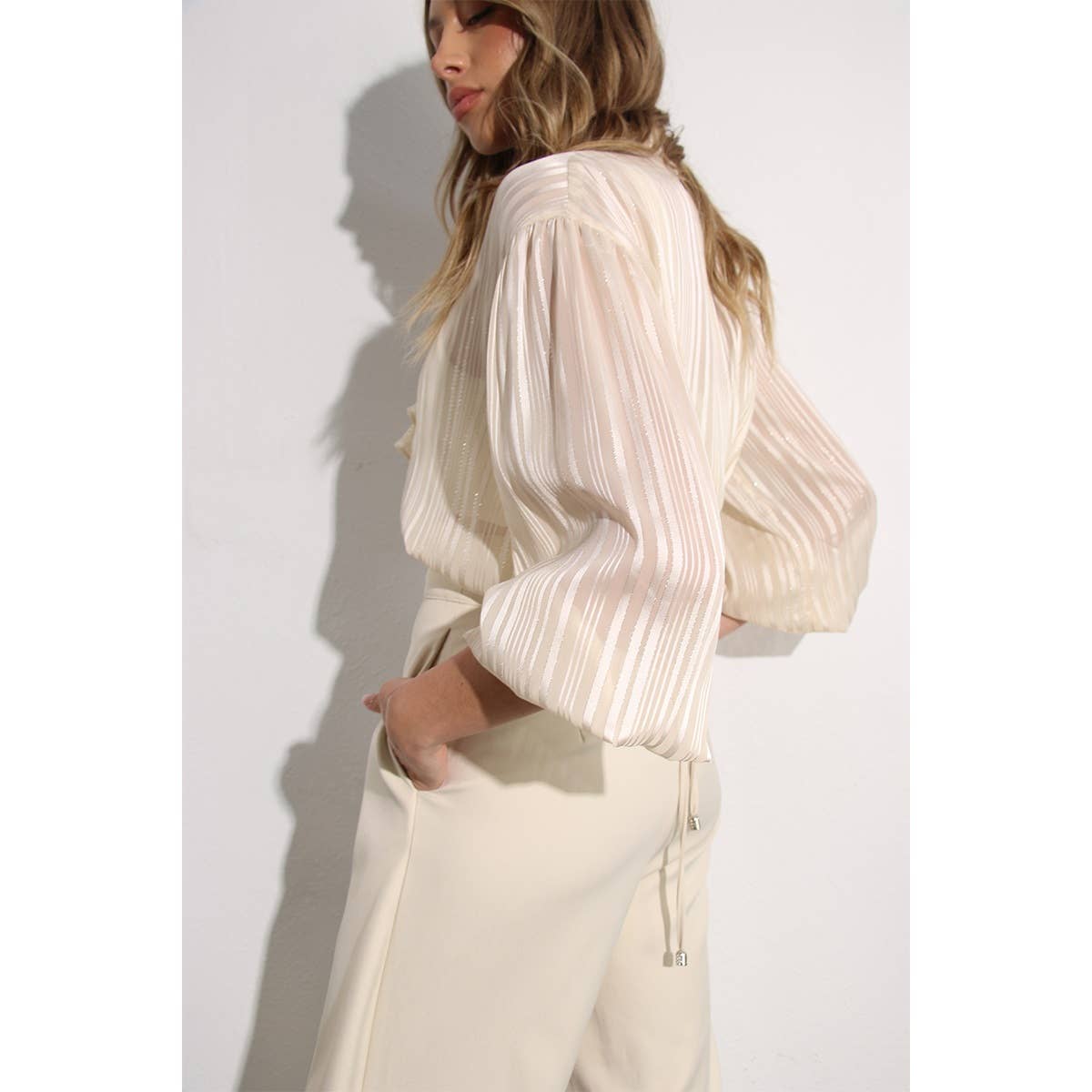 Mulla - Ruffle Blouse - Regular Fit: VANILLA / L