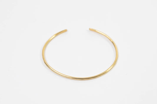 Forai - Hammered Brass Bangle