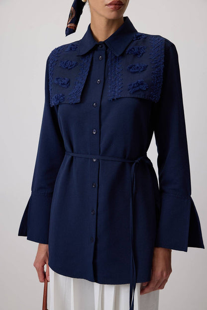 Touché Privé -  Linen Button-Down Shirt with Floral Lace Detail: Lacivert / S