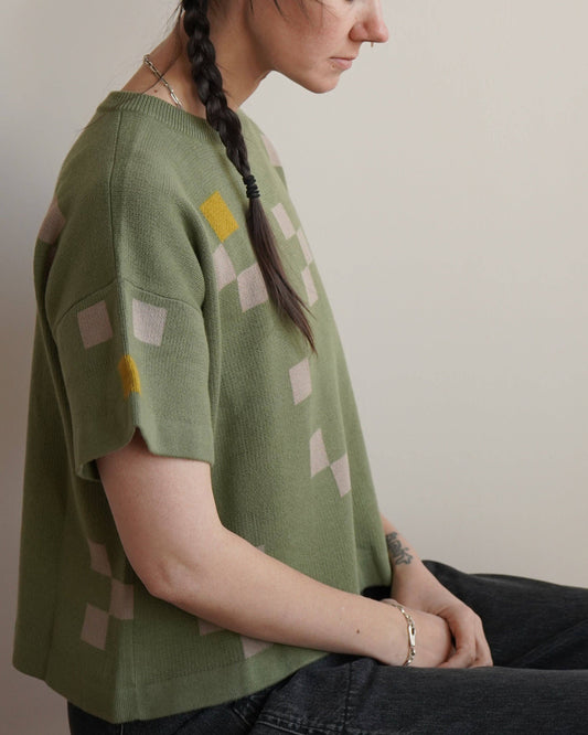 The Endery - Albers Short Sleeve Sweater Tee - Olivine: XS/S