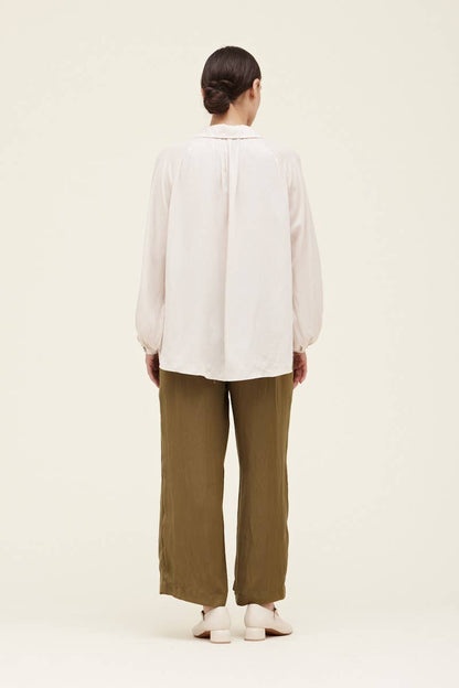 Grade & Gather - 41458PP - COLLARED SATIN BLOUSE: MILK / SMALL