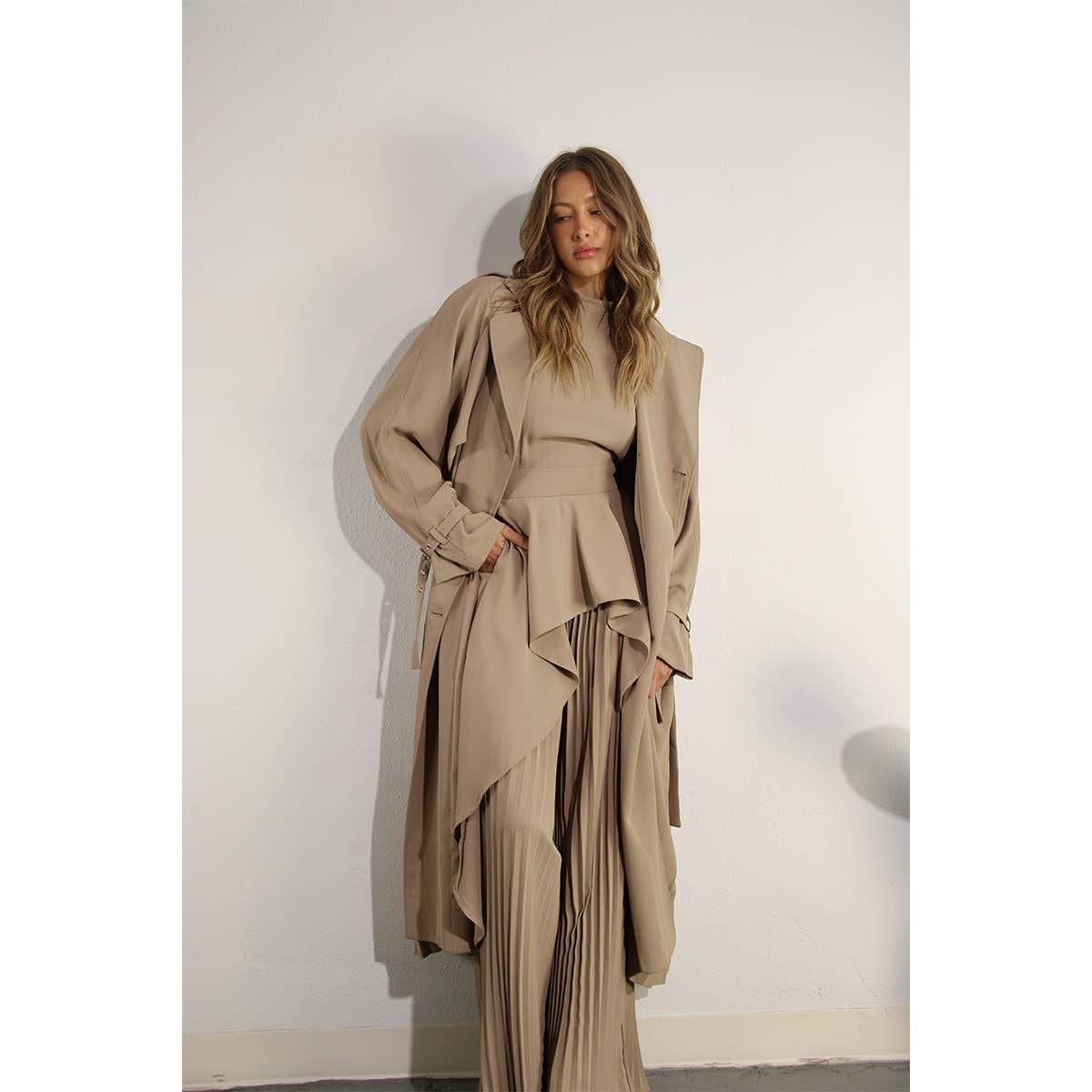 Mulla - BACK PLEATED TRENCH COAT: ASH TAUPE / M