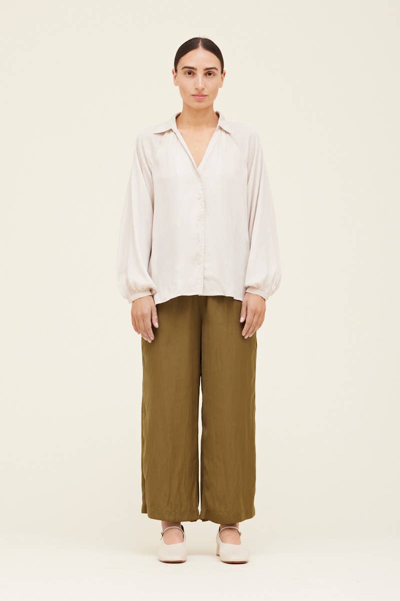 Grade & Gather - 41458PP - COLLARED SATIN BLOUSE: MILK / SMALL