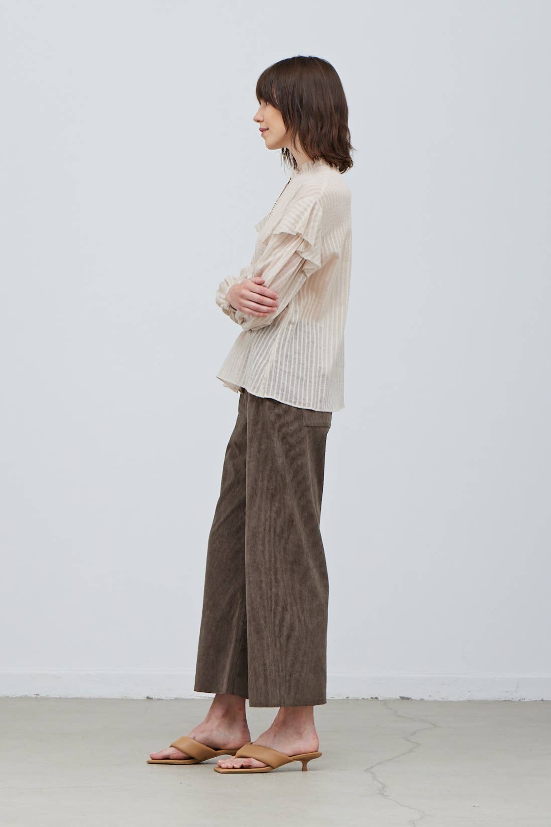Grade & Gather - 41159 - COTTON TEXTURE RUFFLED BLOUSE: ECRU / SMALL