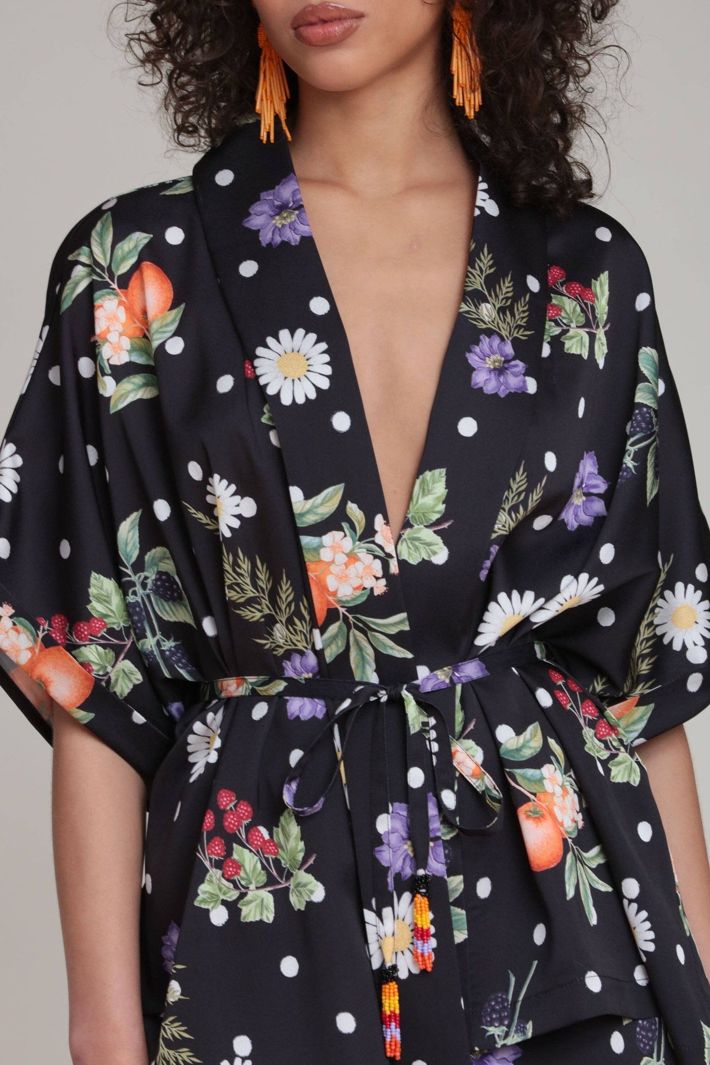 Avec Les Filles - Floral Polka Dot Satin Kimono Top: Black Scattered Botanical / L