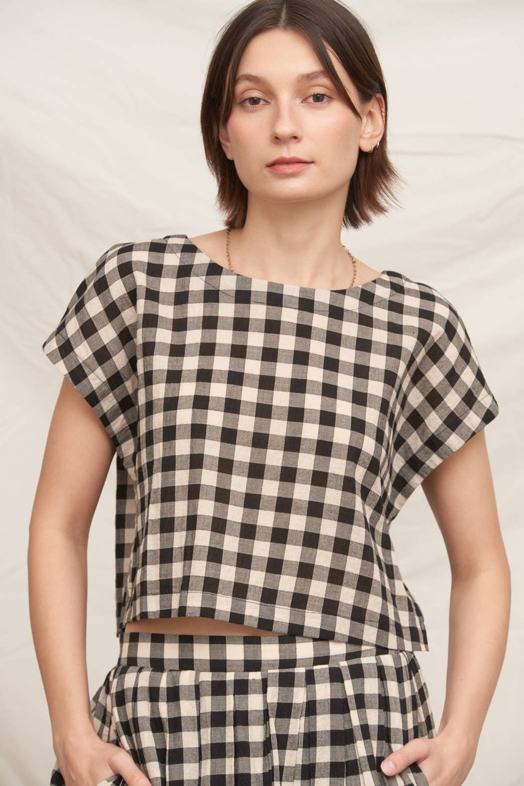 En Crème - Short Sleeve Gingham Boxy Top: Black Ivory / S