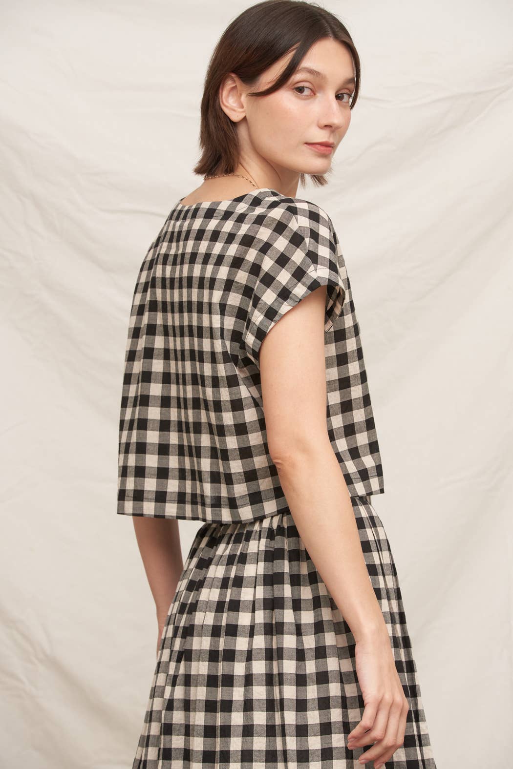 En Crème - Short Sleeve Gingham Boxy Top: Black Ivory / S
