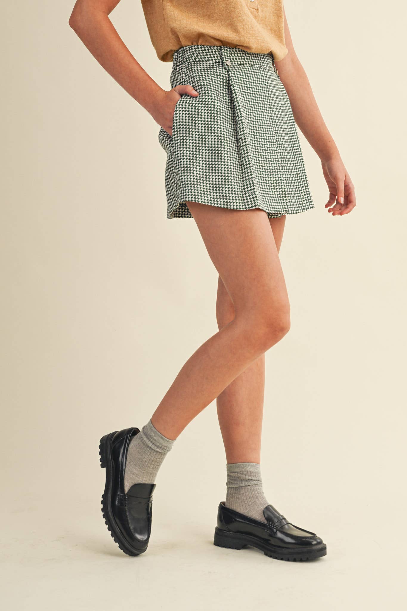 &MERCI - HOUNDSTOOTH PLEATED SHORTS MP4333: Hunter Green Houndst / S