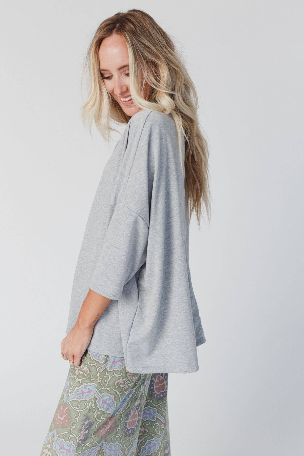 Three Bird Nest - Cozy Cool Oversized Tee - Heather Gray: S